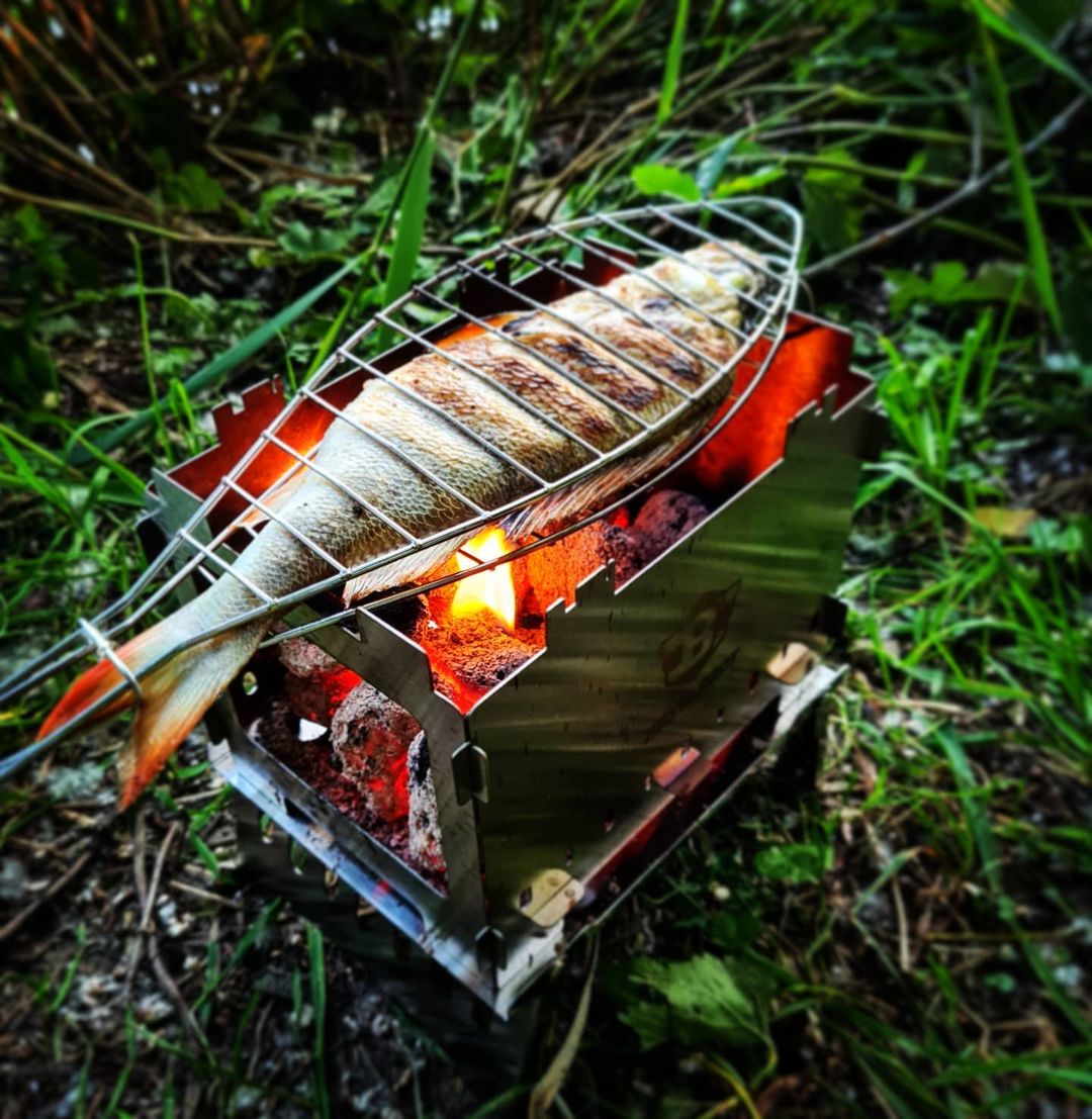 Instagrammer teilte mit, dass er Fisch auf dem Bestargot Hobo Kocher gegrillt hat.